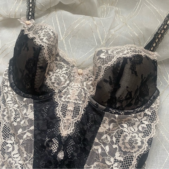 Vintage black & cream lace Jezebel bustier hook & eye corset lingerie top 34C 🖤 - Picture 4 of 15